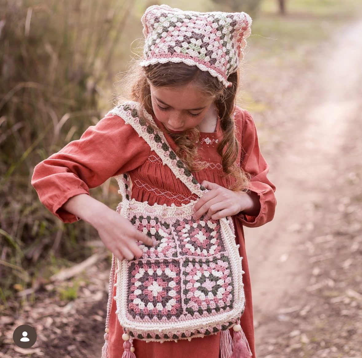 *Inglês* Combo Bolsa Square e Bandana Adulto e Infantil